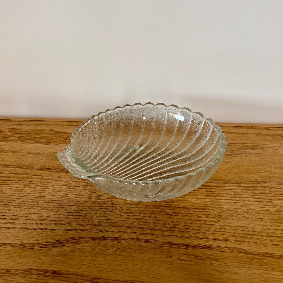 Vintage 1970s Anchor Hocking Shell Serving Bowl