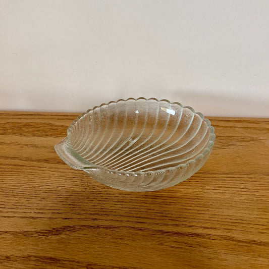 Vintage 1970s Anchor Hocking Shell Serving Bowl